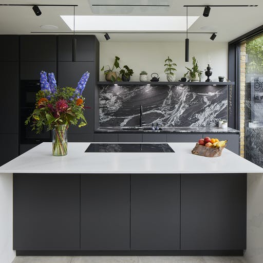 lewisham-kitchen-featuring-sensa-black-beauty-and-silestone-eternal-statuario